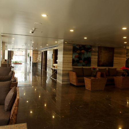 Paradigm Sarovar Portico Kākināda Exterior foto