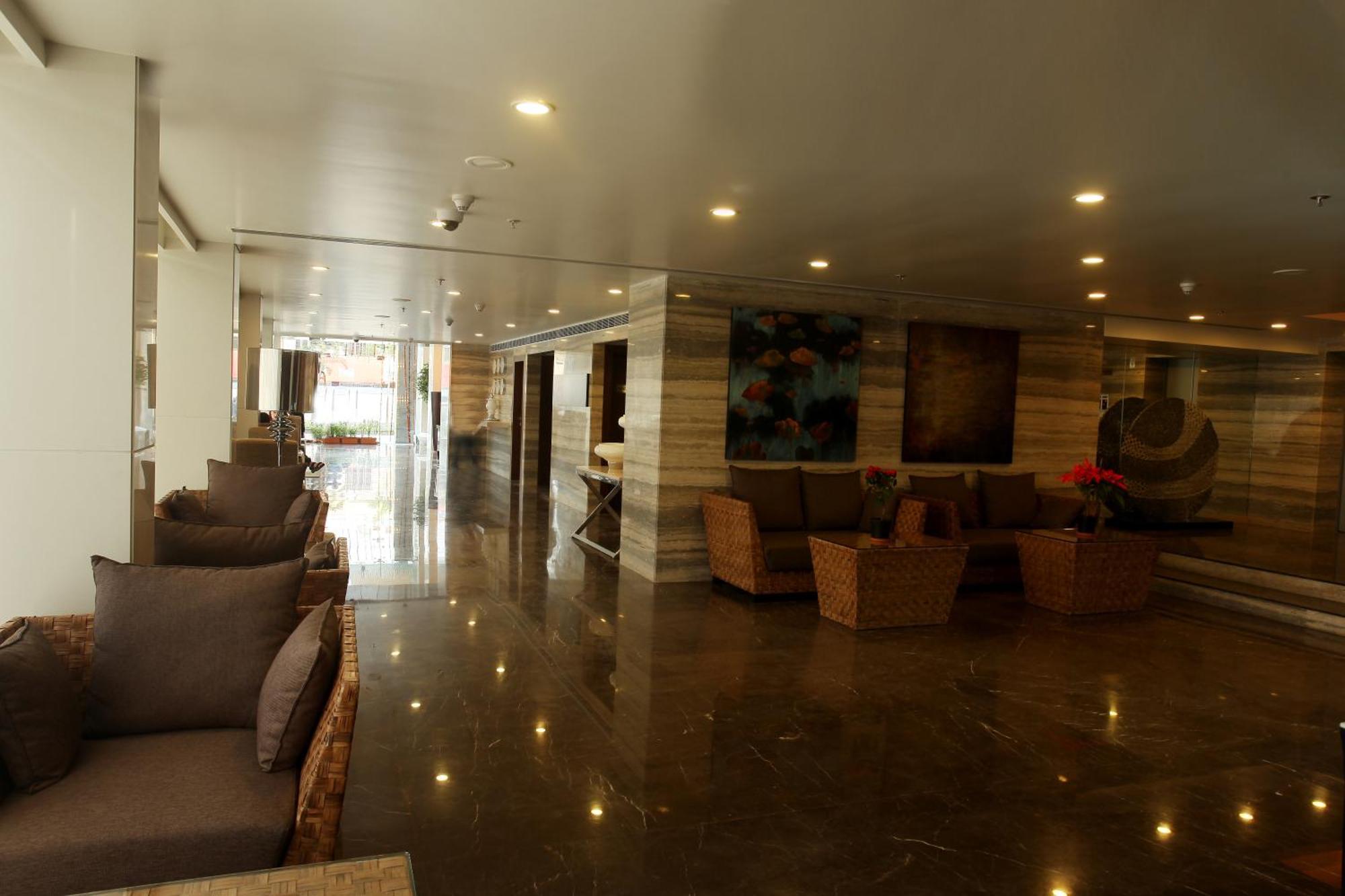 Paradigm Sarovar Portico Kākināda Exterior foto